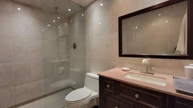 Building Photo - 1 Bedroom Condo for rent Las Olas Overlooking Intercostal Waterway 1 bedroom/1 bath