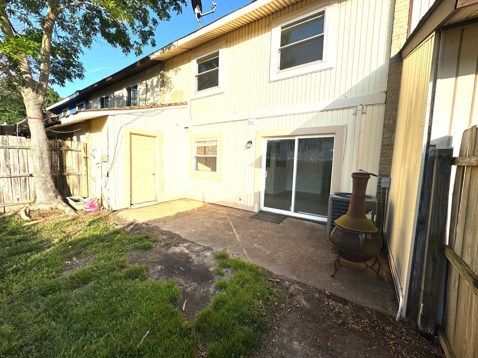 Building Photo - 725 Alder Cir