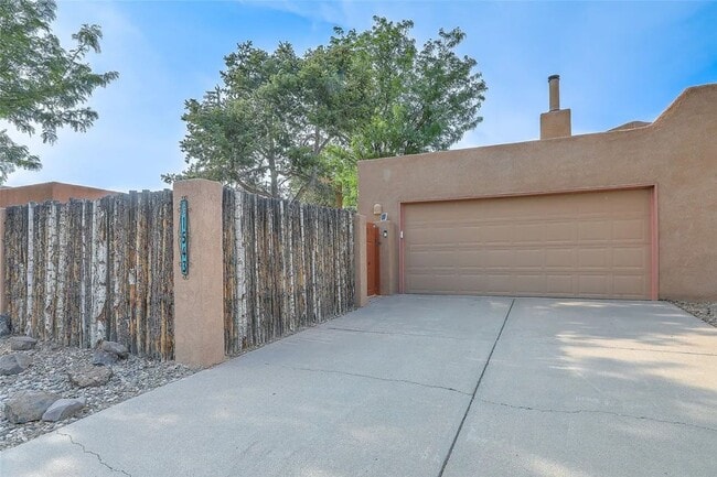 Building Photo - Midtown Santa Fe 3 Bed, 2 Bath, 2 Car Garage and EV Charger