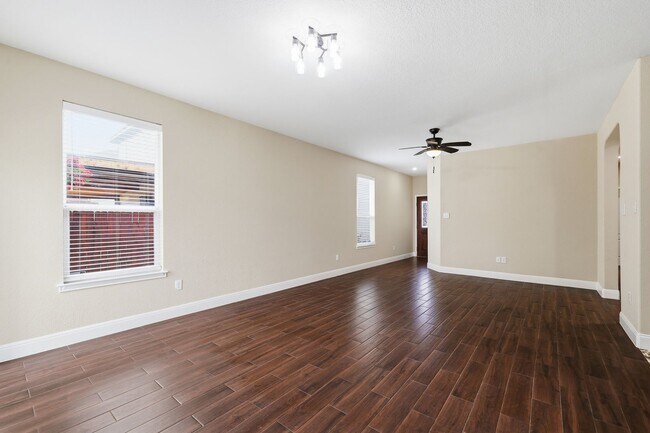 Building Photo - Updated Home with Office and Open Layout
