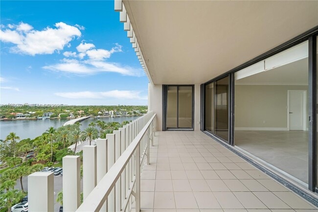 Building Photo - 1 Grove Isle Dr