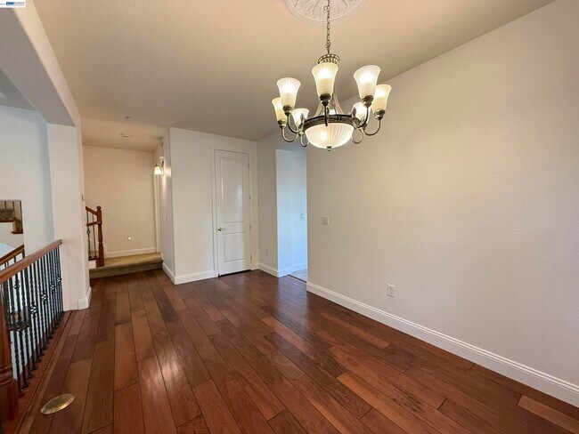 Building Photo - 3687 Whitworth Dr