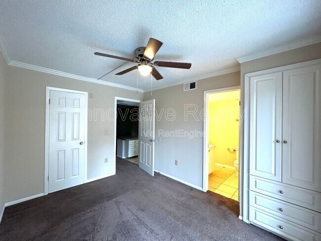 Building Photo - 120 Blue Pointe Way