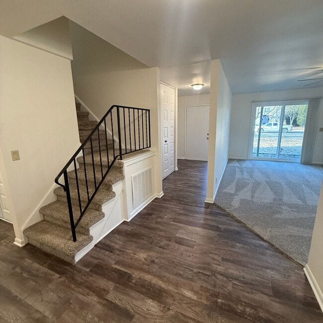 Building Photo - 2239-2239 N Thompson Rd