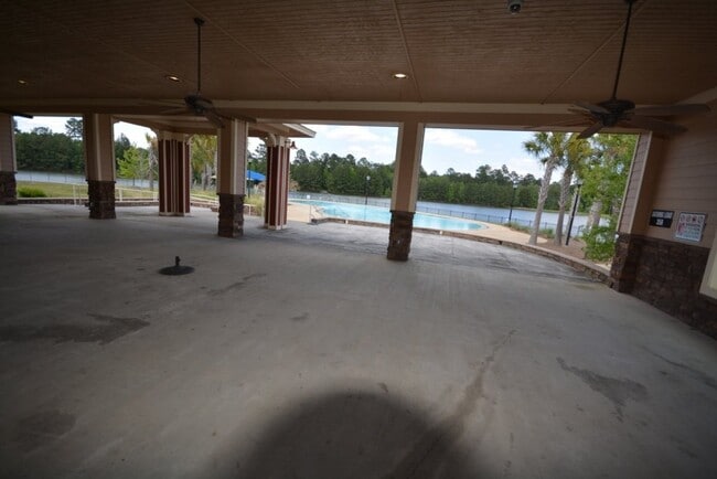 Building Photo - Executive Home in Convenient Location