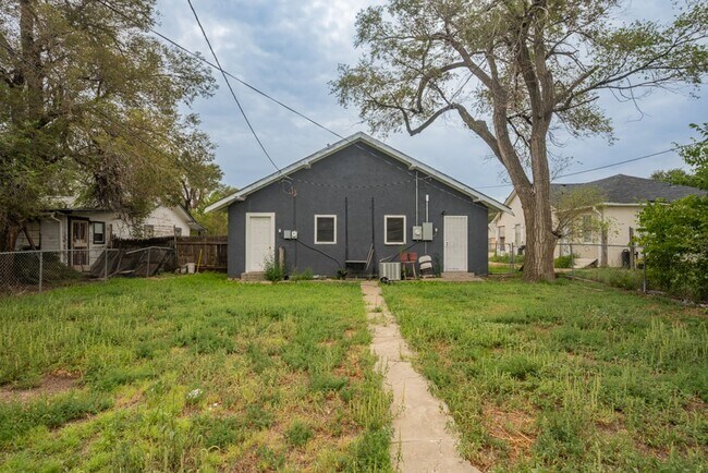 Building Photo - 1212 SW 9th Ave