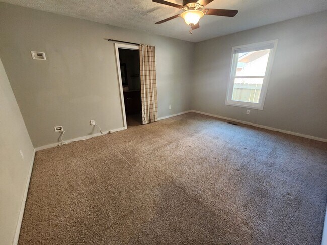 Building Photo - WATERS EDGE