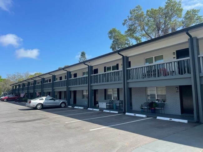 Building Photo - Palms of Belleair