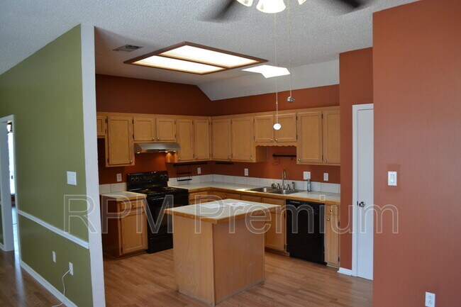 Building Photo - 2136 S Flannery Rd