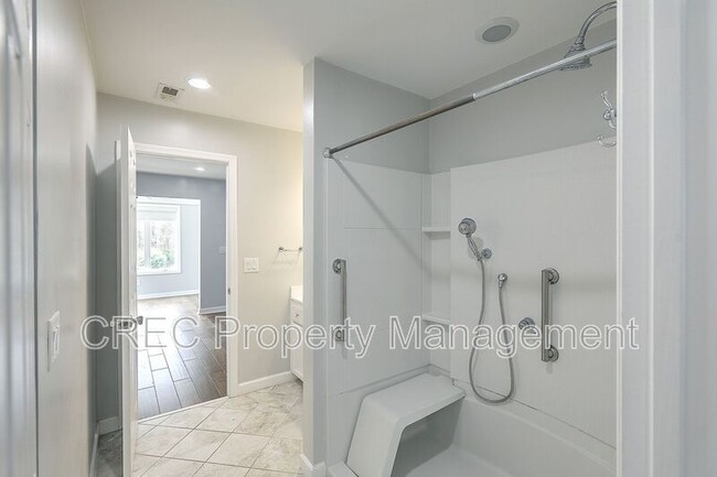 Building Photo - 2882 Mackenzie Ct