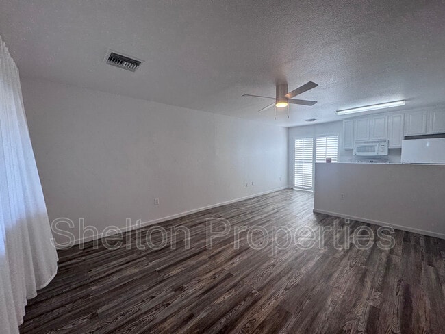 Building Photo - 3629 E Kings Ave