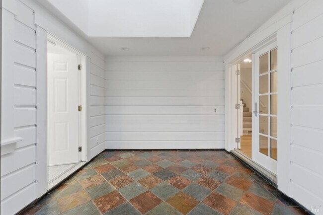 Building Photo - 309 Melrose Ave