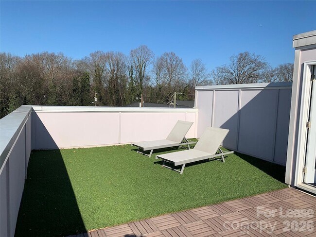 Building Photo - 423 Coxe Ave