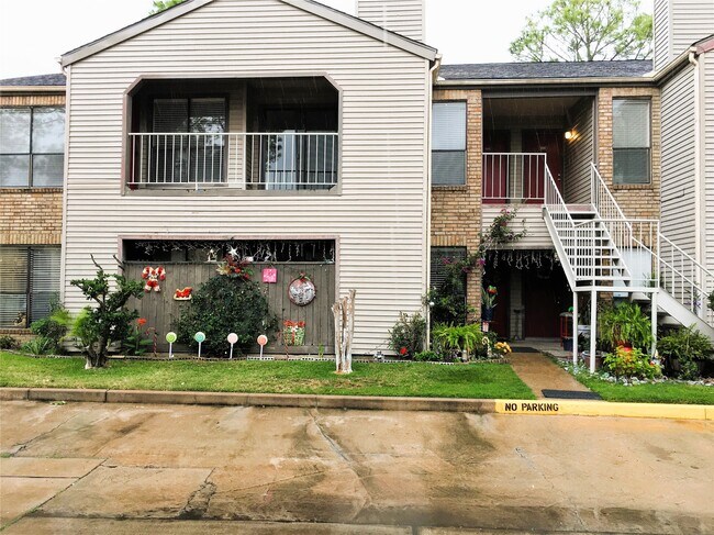 Building Photo - 2025 Augusta Dr