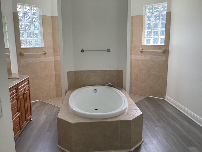 Building Photo - 17119 Alexander Run