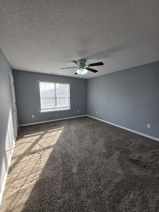 Building Photo - Fenced in 4 Bed /2 Bath House in Ringgold