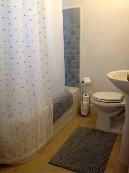 Building Photo - 856 Carter E St