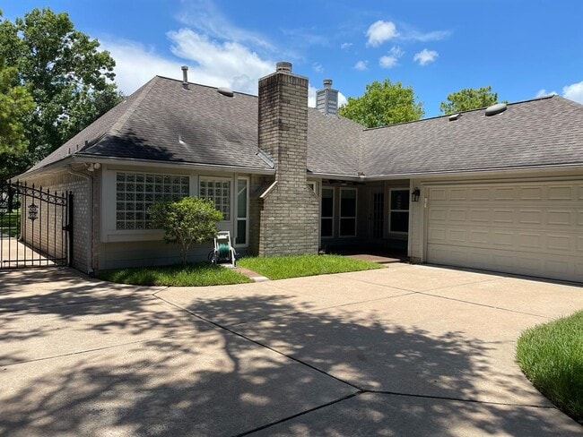 Building Photo - 2215 Mill Creek Dr