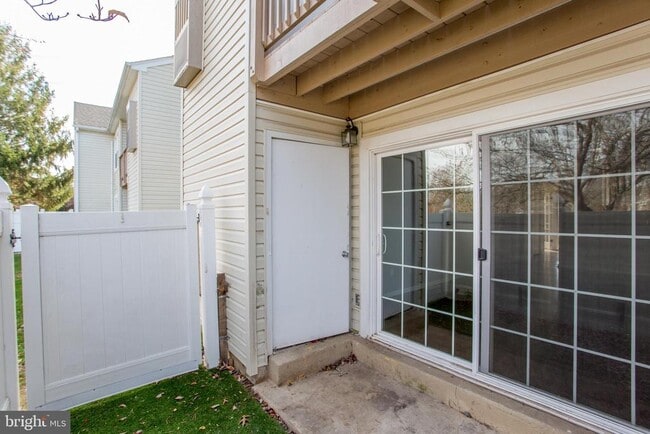 Building Photo - 10014 Beacon Hill Dr