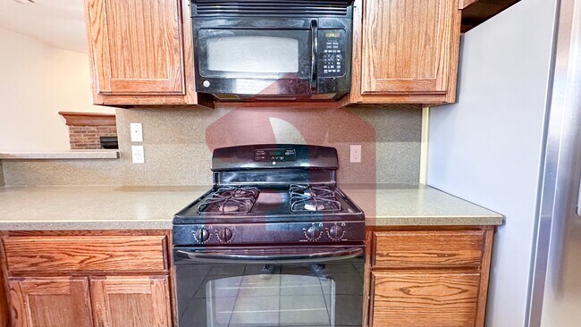 Building Photo - 1704 January Pl