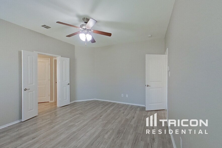 Building Photo - 1332 Red River Dr