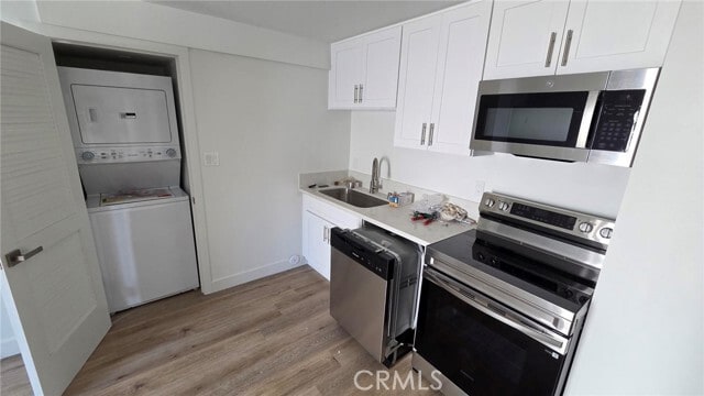 Building Photo - 988 El Camino Dr