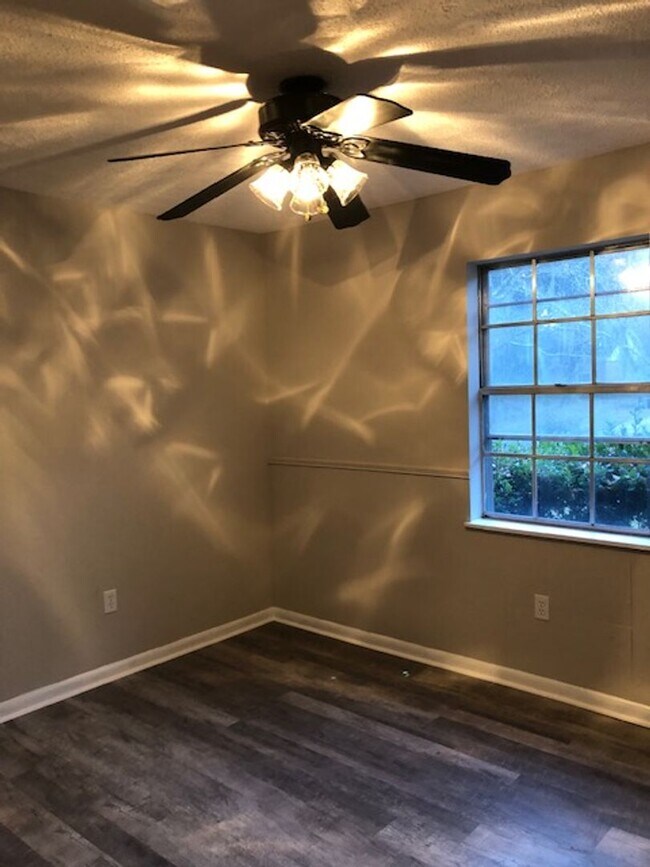 Building Photo - 9321 Dunwoody Dr