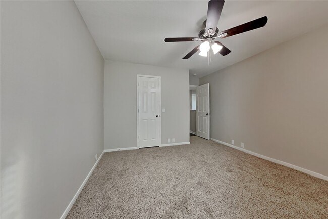 Building Photo - 11918 Solon Springs Dr