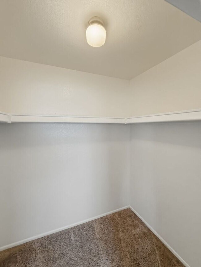 Building Photo - 3 Bedroom Home In Heart of Chandler for Rent