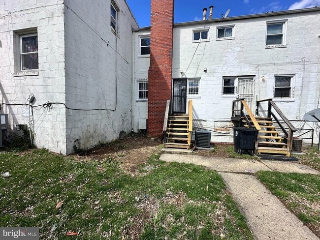 Building Photo - 2627 Colebrooke Dr