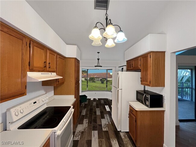 Building Photo - 10740 Regent Cir