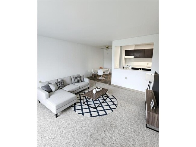 Building Photo - 306 S East St