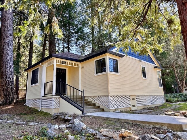 Building Photo - 10529 Boulder St