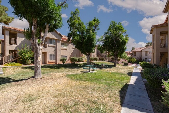 Building Photo - Move-in ready ground-floor 2 bed, 2 bath