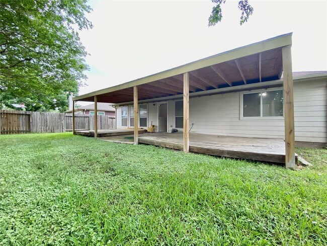 Building Photo - 20334 Linden Tree Dr