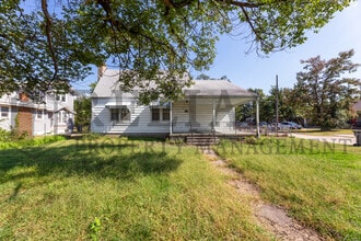 Building Photo - 440 S Osage St