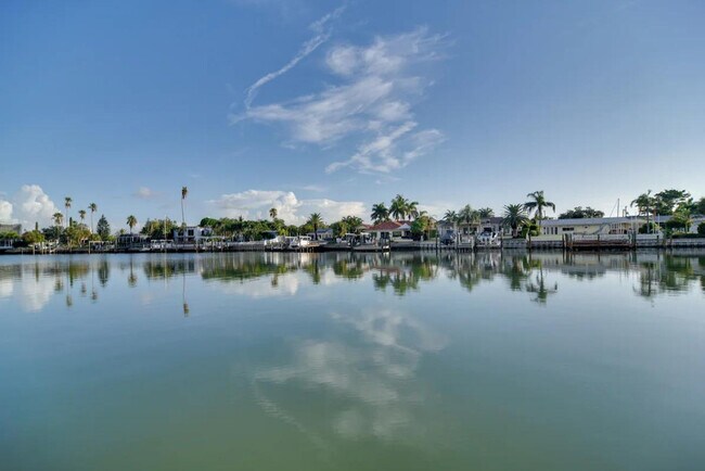 Building Photo - 301 N Tessier Dr