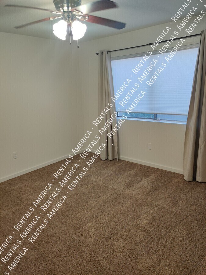 Building Photo - 1014 E Spence Ave