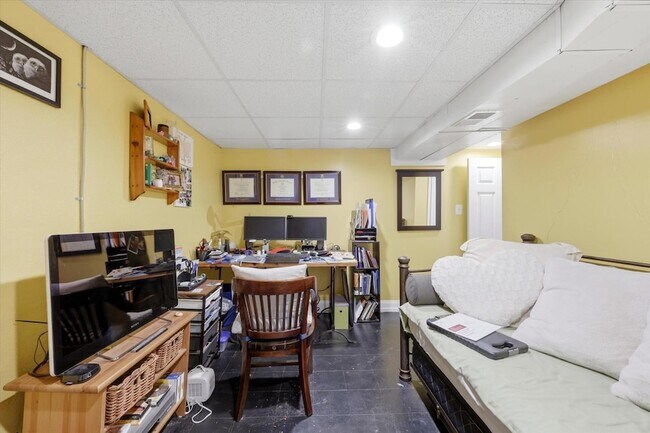 Building Photo - 201 Bowdoin Ave