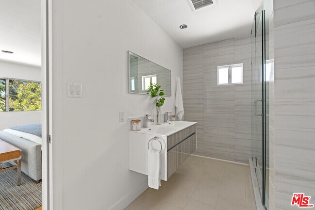 Building Photo - 7470 Woodrow Wilson Dr