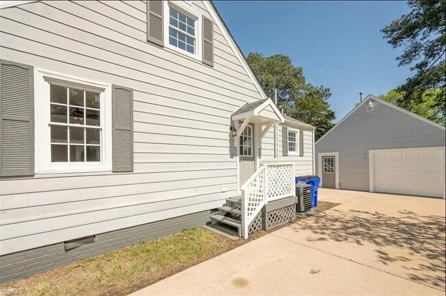 Building Photo - 4865 Hampshire Ave