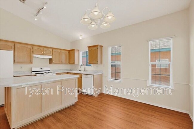 Building Photo - 7411 Peregrine Rd NE