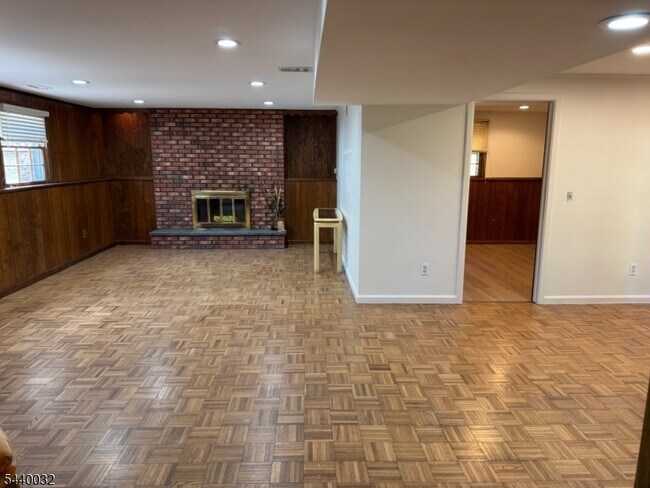 Building Photo - 76 Cider Mill Rd