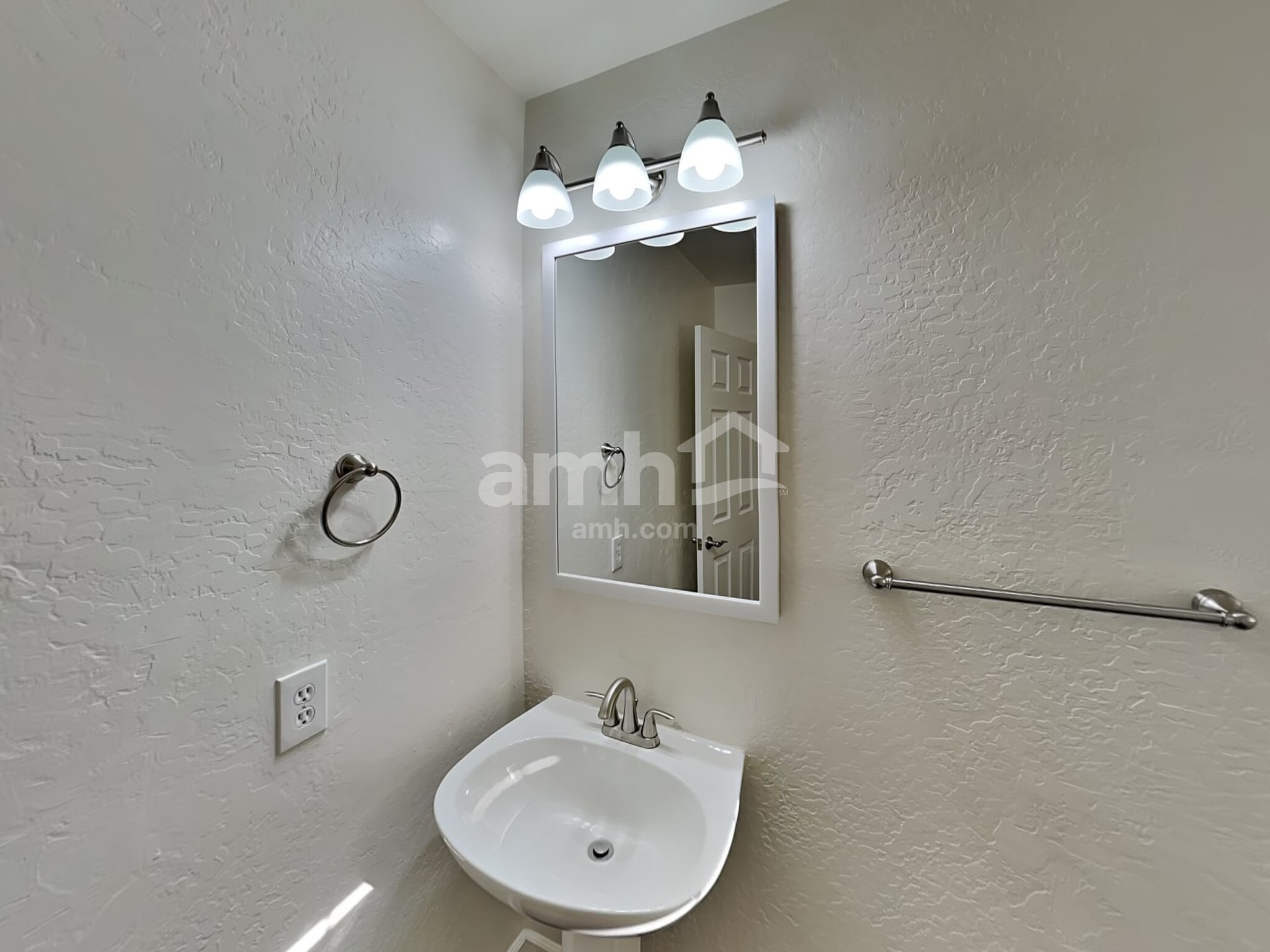 Building Photo - 2315 S Ananea