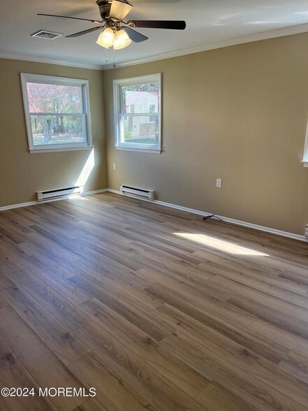 Large bedroom - 7A Ivy St