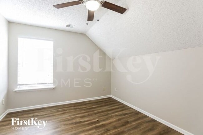 Building Photo - 800 Red Maple Dr