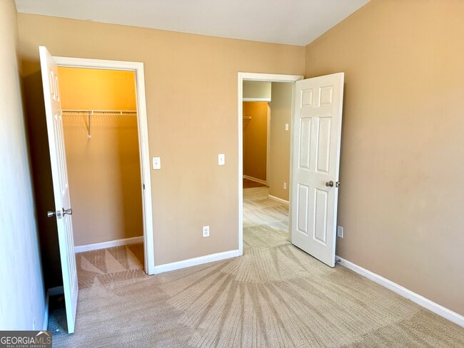 Building Photo - 2390 Camden Oak Way