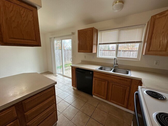 Building Photo - 3 Bed 2 Bath Home in the Lexington Area of...