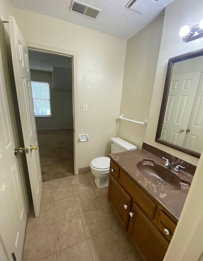 Building Photo - 5211 Kimbark Woods Dr