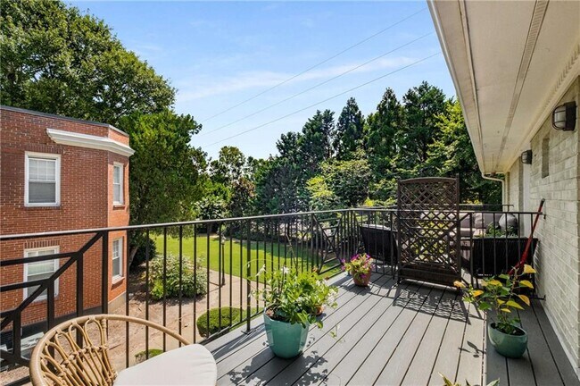 Building Photo - 866 Briarcliff Rd NE